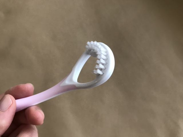 歯ブラシ で 舌 磨き